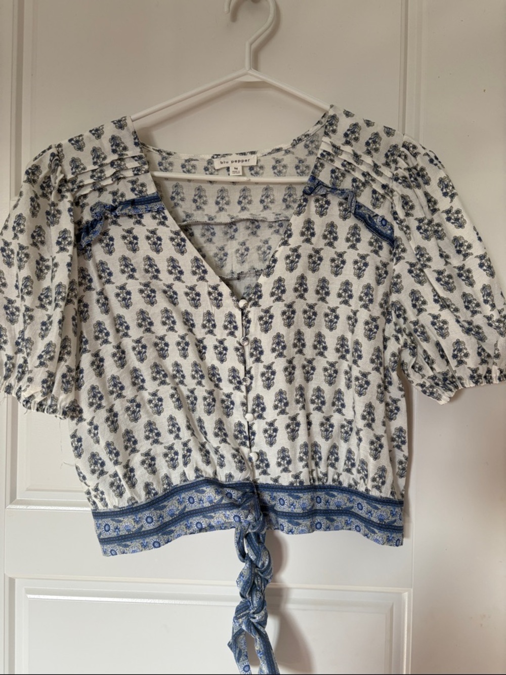Blu Pepper White and Blue Floral Tie-Front Puff Sleeve Crop Top